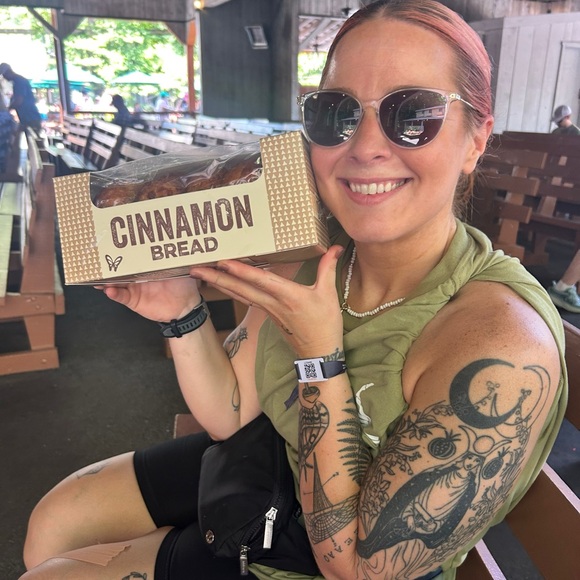 Meet your Posher, Chrissy - Picture 2 of 3